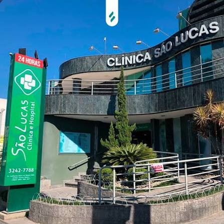 Fachada do São Lucas Hospital e Clínica, no Centro de Palhoça